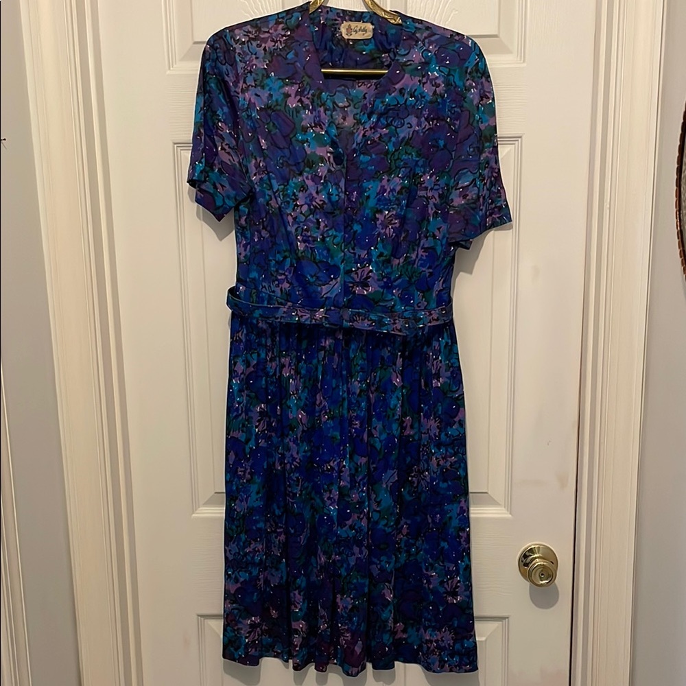 Vintage Cay Artley Blue and Purple polyester dress with V-Neck and Short Sleeves